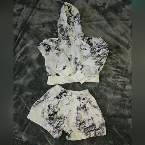 3/4 hoodie with shorts - Picture 1 of 3